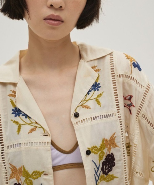 TODAYFUL(トゥデイフル)の「【TODAYFUL/トゥデイフル】Embroidery Patchwork Shirts/エンブロイダリーパッチワークシャツ(シャツ/ブラウス・レディース・ブラック/バーガンディー/キナリ・FREE)」の14枚目の写真