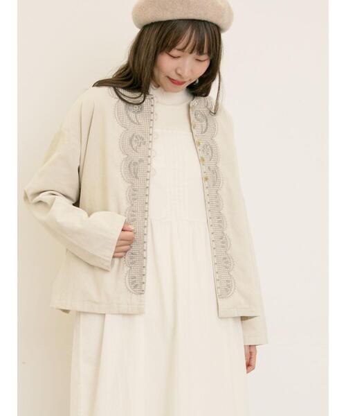 Samansa Mos2(サマンサ モスモス)の「【マカベアリス×Samansa Mos2】刺繍ジャケット(ノーカラージャケット・レディース・ブラウン/キナリ/ブラック・F)」の2枚目の写真