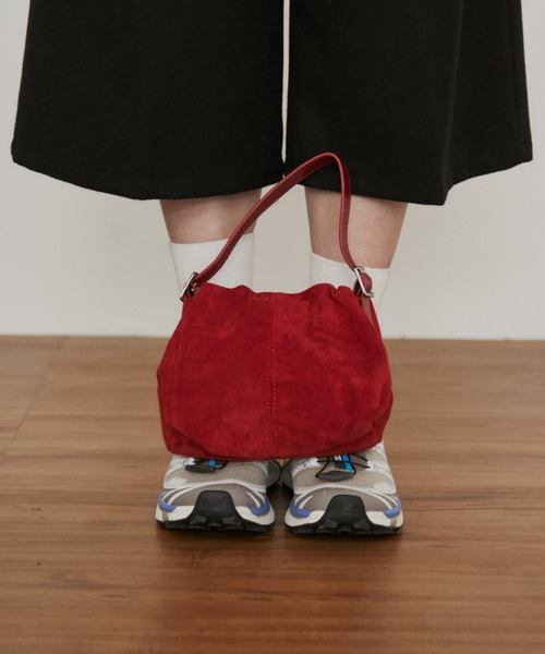 MERLOT（メルロー）の「2wayスウェードミニバッグ（ショルダーバッグ・レディース・ブラウン/イエロー/レッド・FREE）」の4枚目の写真