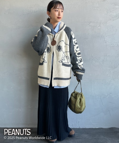 SEQUENZ（シークエンズ）の「[SEQUENZ/シークエンズ] SNOOPY ワイドシルエットカウチンニット（ニット/セーター・レディース・グレー/ネイビー・L/M/XL）」の3枚目の写真