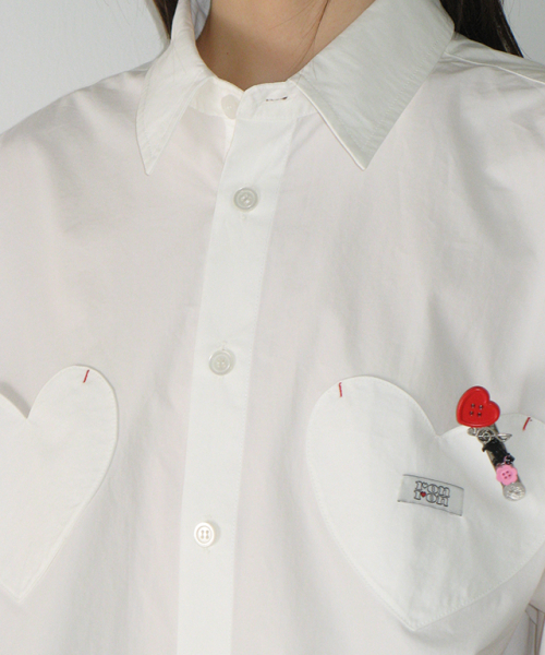 RONRON（ロンロン）の「DOUBLE HEART POCKET OVER FIT SHIRT WHITE（シャツ/ブラウス・レディース・その他・FREE）」の4枚目の写真