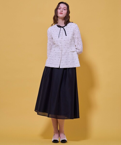 TOCCA（トッカ）の「FLOWER HIDE AND SEEK ジレ（ノーカラージャケット・レディース・アイボリー系/ブラック系・4/0）」の6枚目の写真