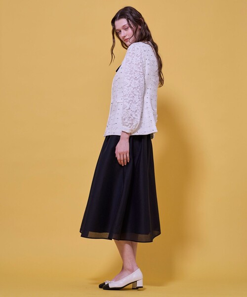 TOCCA（トッカ）の「FLOWER HIDE AND SEEK ジレ（ノーカラージャケット・レディース・アイボリー系/ブラック系・4/0）」の7枚目の写真
