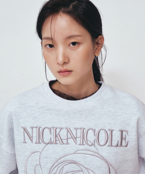 NICK&NICOLE(ニックアンドニコール)の「VOLUME NICOLE ROSE SWEATSHIRT_MELANGE SILVER(スウェット・レディース・その他・FREE)」の3枚目の写真