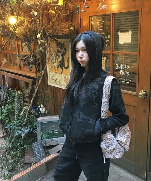 AAKAM(アーカム)の「Camouflage Waffle Zip-Up Hoodie (Black)(パーカー・レディース・その他・1/2)」の17枚目の写真