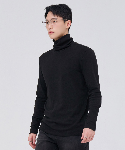 CHASECULT(チェイスカルト)の「ユニセックスエッセンシャルタートルネック長袖起毛Tシャツ-ブラック(Tシャツ/カットソー・メンズ・ブラック・90/100/95/105)」の2枚目の写真