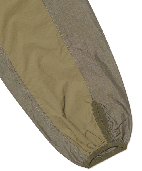 NOMANUAL（NOMANUAL）の「LIGHT SHIELD JACKET - WASHED KHAKI（ナイロンジャケット・レディース・その他・SMALL/MEDIUM/LARGE）」の10枚目の写真