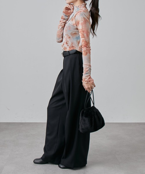 Lui's（ルイス）の「袖ギャザーマーブルシアートップス（Tシャツ/カットソー・レディース・ブラック/ブラウン・FREE）」の4枚目の写真