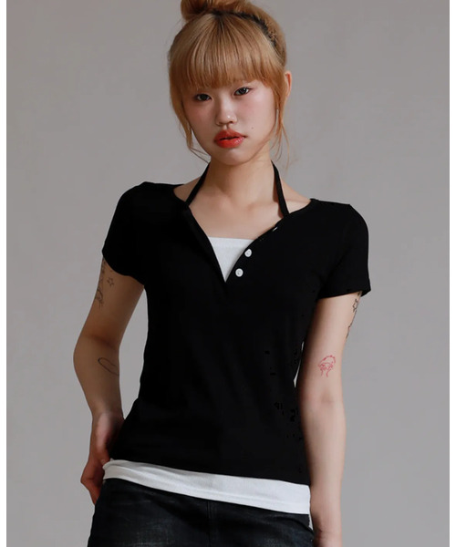 LIKE THE MOST(ライクザモースト)の「半袖追加ネックポイントボタンレイヤードTシャツ_ブラック(Tシャツ/カットソー・レディース・ブラック/ブラック系その他・LARGE/MEDIUM/SMALL)」の2枚目の写真