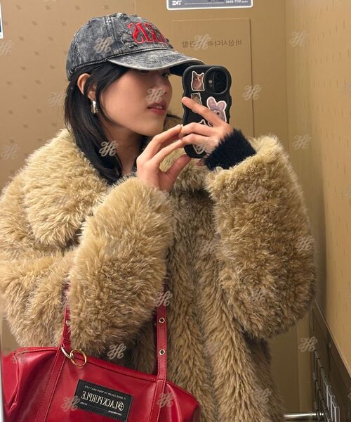 ERER(エルエル)の「Fur Long Coat Beige(ムートンコート・レディース・その他・F)」の11枚目の写真