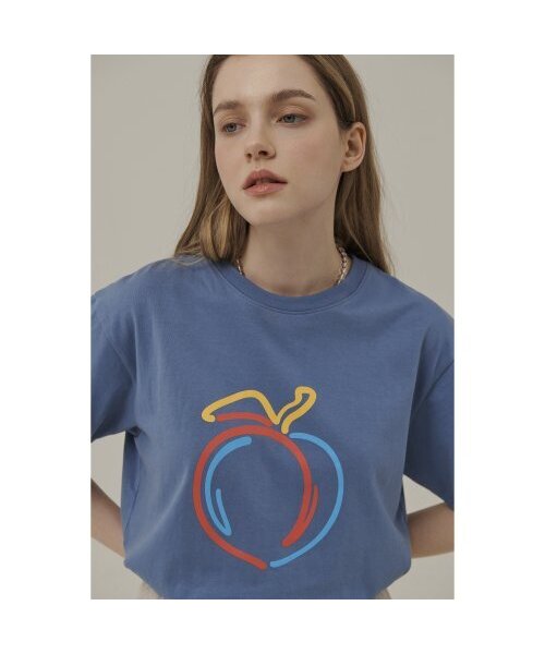 Between A and B（ビトウィーンエイアンドビー）の「リラックスフィットピーチプリントTシャツ[ブルー]（Tシャツ/カットソー・レディース・その他・FREE）」の2枚目の写真