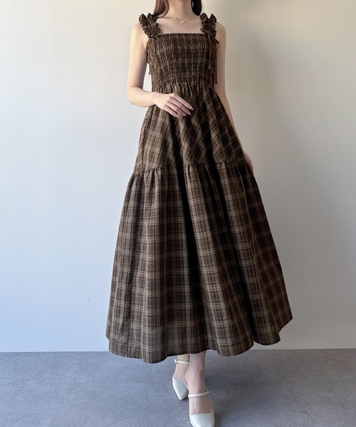 mipiarl(ミピアール)の「チェック柄フリルショルダーワンピース(ワンピース・レディース・ブラウン/ネイビー/ブラック・LARGE/MEDIUM/SMALL)」の6枚目の写真