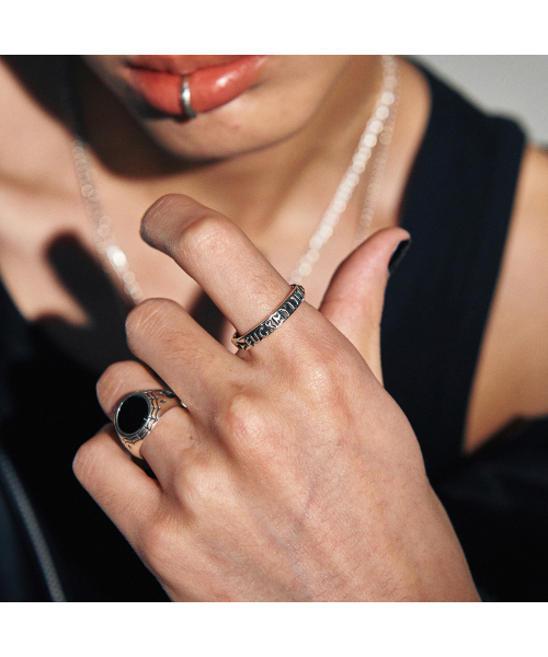 ANONYMOUS ARTISAN(アノニマスアルティザン)の「Fuck My Life Ring(リング・レディース・その他・12号/13号/14号/15号/16号/17号/18号/19号/20号/21号/27号/28/30/22号/26号/25号/24号/23号/29号)」の2枚目の写真