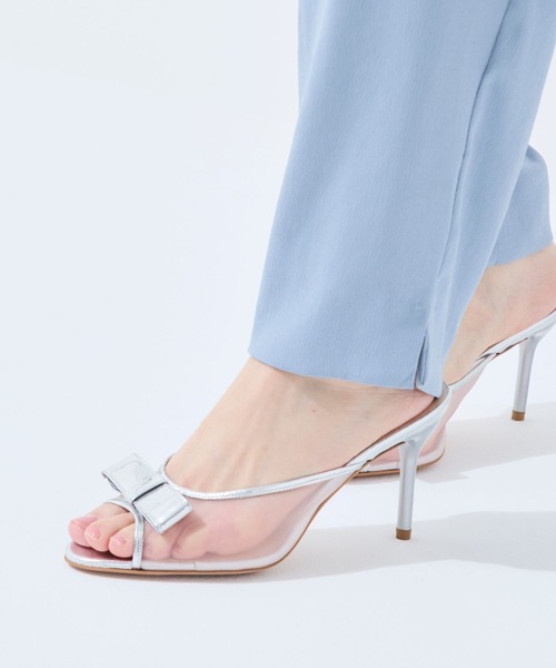 SEVEN TWELVE THIRTY(セヴントゥエルヴサーティー)の「LovelyWalk チュールリボンミュール(サンダル・レディース・レッド/ブラック/イエロー系その他/シルバー・22cm/22.5cm/23cm/23.5cm/24cm/24.5cm)」の1枚目の写真