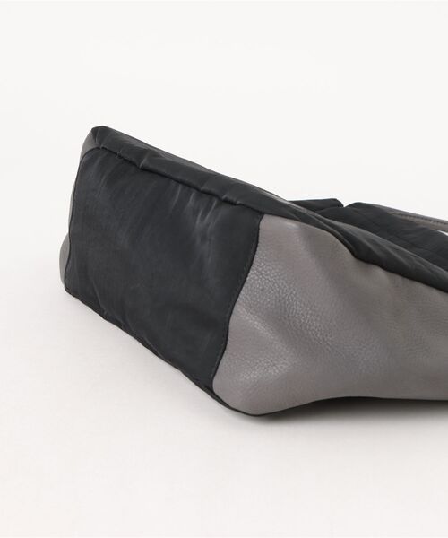 CLEDRAN(クレドラン)の「【本革×ナイロン】CL3933 LIMO GATHER POCKET BAG(トートバッグ・レディース・チャコールグレー/ブラック/グレイッシュベージュ・FREE)」の16枚目の写真
