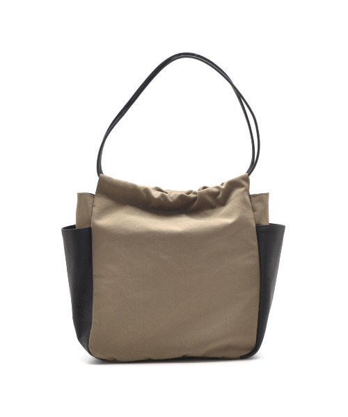 CLEDRAN(クレドラン)の「【本革×ナイロン】CL3933 LIMO GATHER POCKET BAG(トートバッグ・レディース・チャコールグレー/ブラック/グレイッシュベージュ・FREE)」の5枚目の写真