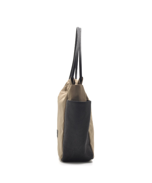 CLEDRAN(クレドラン)の「【本革×ナイロン】CL3933 LIMO GATHER POCKET BAG(トートバッグ・レディース・チャコールグレー/ブラック/グレイッシュベージュ・FREE)」の6枚目の写真