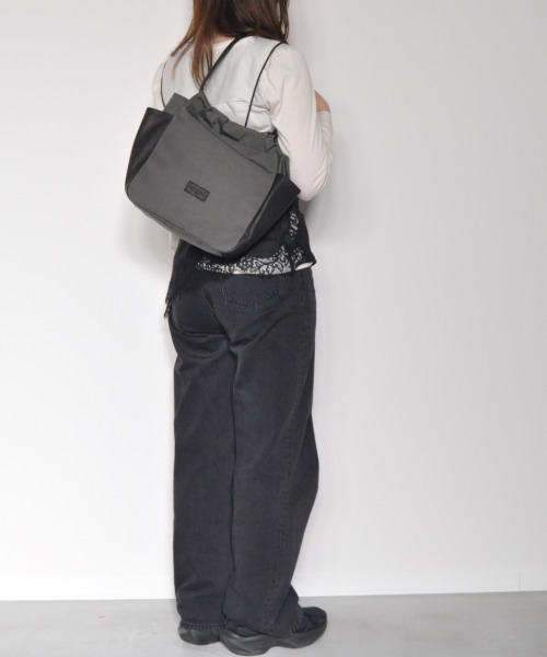 CLEDRAN(クレドラン)の「【本革×ナイロン】CL3933 LIMO GATHER POCKET BAG(トートバッグ・レディース・チャコールグレー/ブラック/グレイッシュベージュ・FREE)」の12枚目の写真
