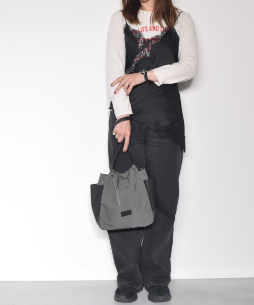 CLEDRAN(クレドラン)の「【本革×ナイロン】CL3933 LIMO GATHER POCKET BAG(トートバッグ・レディース・チャコールグレー/ブラック/グレイッシュベージュ・FREE)」の13枚目の写真
