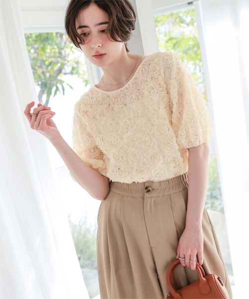 titivate(ティティベイト)の「フラワーチュールトップス(Tシャツ/カットソー・レディース・ライトベージュ/ブラック/オフホワイト・FREE)」の3枚目の写真