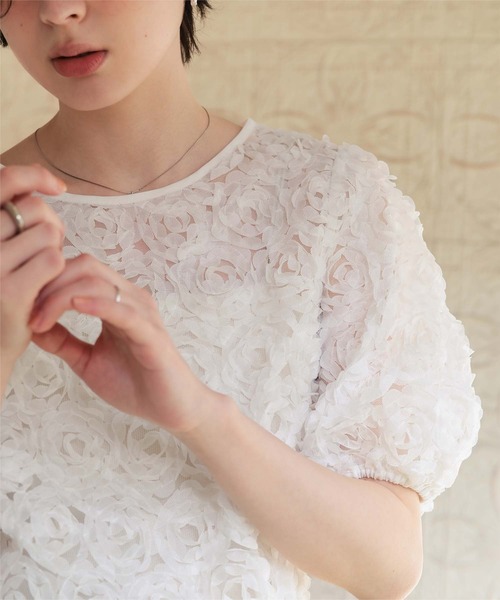 titivate(ティティベイト)の「フラワーチュールトップス(Tシャツ/カットソー・レディース・ライトベージュ/ブラック/オフホワイト・FREE)」の9枚目の写真