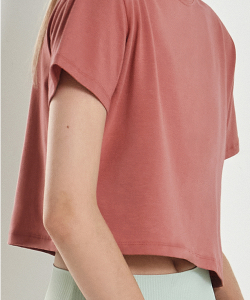 DEVIWEAR（デヴィウェア）の「ベーシック クロップド 半袖Tシャツ DEVI-T0109-ダスティローズ（Tシャツ/カットソー・レディース・ローズ・FREE）」の2枚目の写真