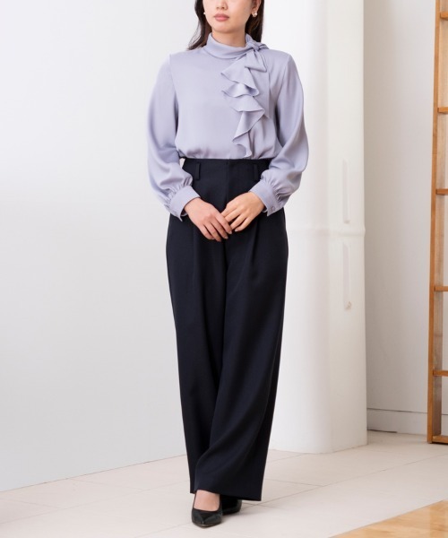 STRAWBERRY-FIELDS(ストロベリーフィールズ)の「パウダーツイル_タックストレートパンツ(スラックス・レディース・ベージュ/ネイビー/ブラック・1/2)」の3枚目の写真