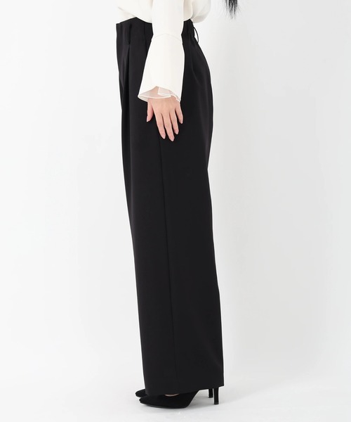 STRAWBERRY-FIELDS(ストロベリーフィールズ)の「パウダーツイル_タックストレートパンツ(スラックス・レディース・ベージュ/ネイビー/ブラック・1/2)」の6枚目の写真