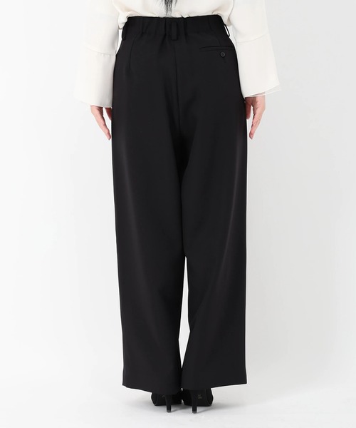 STRAWBERRY-FIELDS(ストロベリーフィールズ)の「パウダーツイル_タックストレートパンツ(スラックス・レディース・ベージュ/ネイビー/ブラック・1/2)」の7枚目の写真