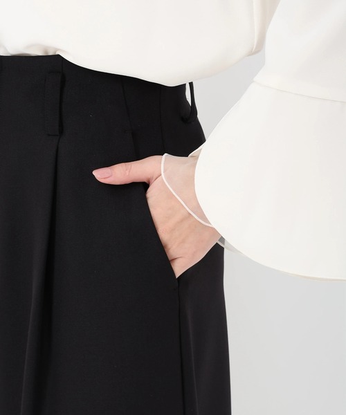 STRAWBERRY-FIELDS(ストロベリーフィールズ)の「パウダーツイル_タックストレートパンツ(スラックス・レディース・ベージュ/ネイビー/ブラック・1/2)」の10枚目の写真