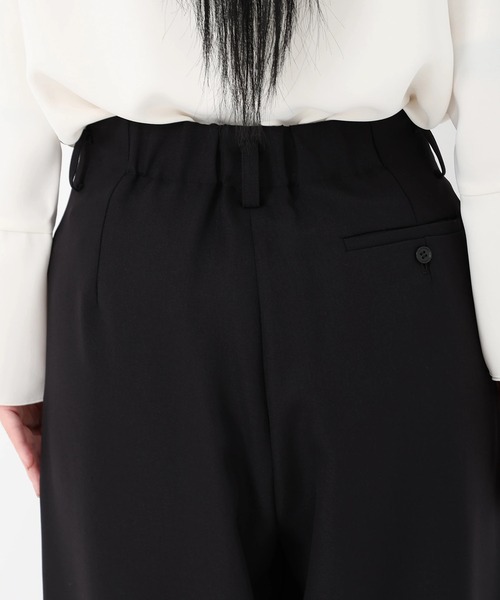 STRAWBERRY-FIELDS(ストロベリーフィールズ)の「パウダーツイル_タックストレートパンツ(スラックス・レディース・ベージュ/ネイビー/ブラック・1/2)」の9枚目の写真