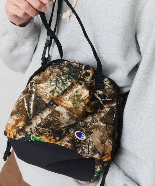 Champion（チャンピオン）の「【Champion/チャンピオン】直営限定コレクション メンズ ドローストリングバッグ（ショルダーバッグ・メンズ・ブラウン系その他/ブラック系その他・FREE）」の8枚目の写真