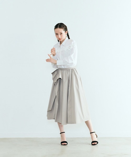 Audie a Muses（オーディアミューズ）の「リボン風ディテールスカート（スカート・レディース・ベージュ/ブラック・36/38/42）」の3枚目の写真