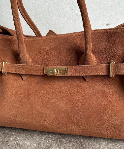 DouDou（ドゥドゥ）の「【WEB限定】スエードベルト付バッグ（ショルダーバッグ・レディース・キャメル・FREE）」の12枚目の写真