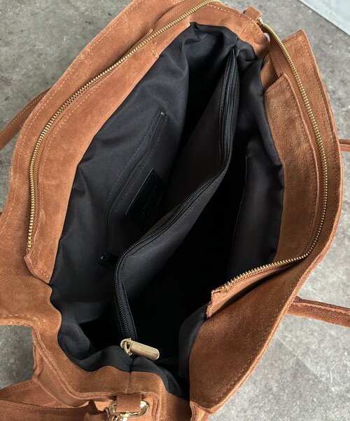 DouDou（ドゥドゥ）の「【WEB限定】スエードベルト付バッグ（ショルダーバッグ・レディース・キャメル・FREE）」の5枚目の写真