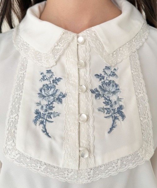 an another angelus(アンアナザーアンジェラス)の「レース使いヨークローズ刺繍ブラウス(シャツ/ブラウス・レディース・オフホワイト/ピンクベージュ・FREE)」の21枚目の写真