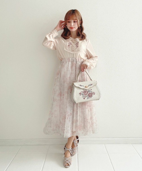 an another angelus(アンアナザーアンジェラス)の「レース使いヨークローズ刺繍ブラウス(シャツ/ブラウス・レディース・オフホワイト/ピンクベージュ・FREE)」の5枚目の写真