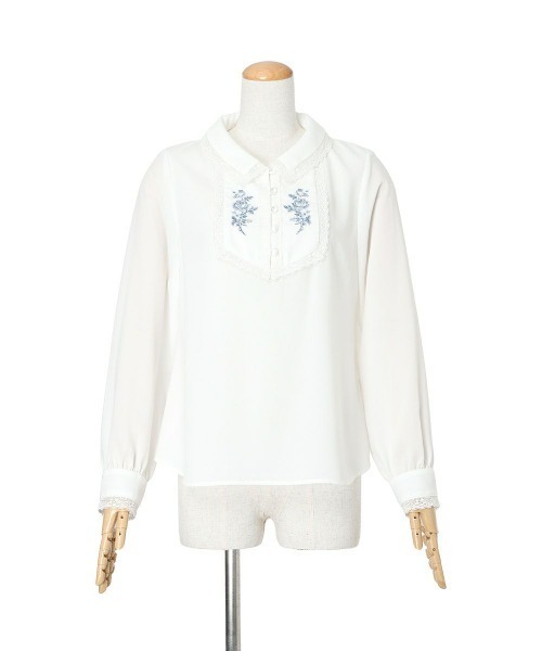 an another angelus(アンアナザーアンジェラス)の「レース使いヨークローズ刺繍ブラウス(シャツ/ブラウス・レディース・オフホワイト/ピンクベージュ・FREE)」の8枚目の写真