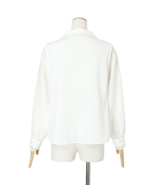 an another angelus(アンアナザーアンジェラス)の「レース使いヨークローズ刺繍ブラウス(シャツ/ブラウス・レディース・オフホワイト/ピンクベージュ・FREE)」の10枚目の写真