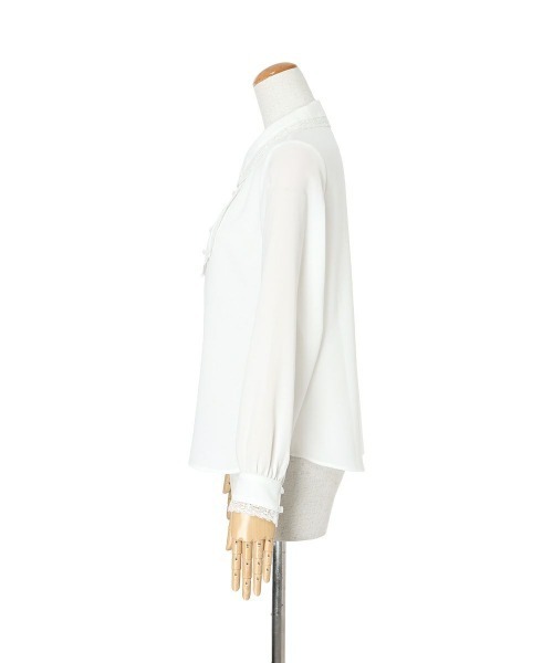 an another angelus(アンアナザーアンジェラス)の「レース使いヨークローズ刺繍ブラウス(シャツ/ブラウス・レディース・オフホワイト/ピンクベージュ・FREE)」の11枚目の写真