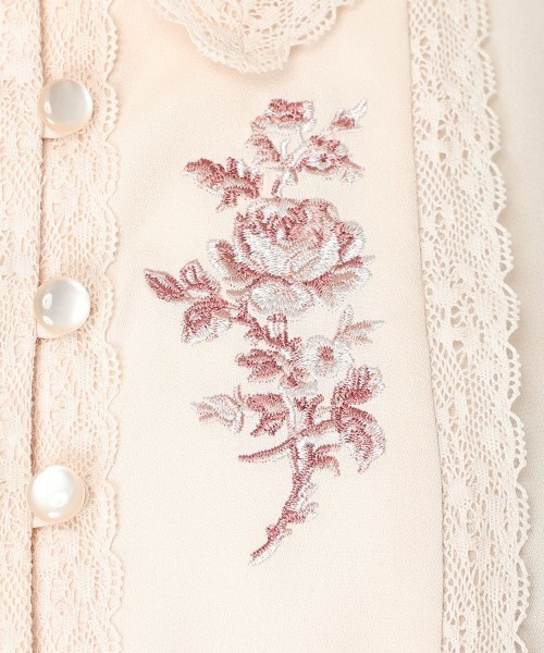 an another angelus(アンアナザーアンジェラス)の「レース使いヨークローズ刺繍ブラウス(シャツ/ブラウス・レディース・オフホワイト/ピンクベージュ・FREE)」の14枚目の写真
