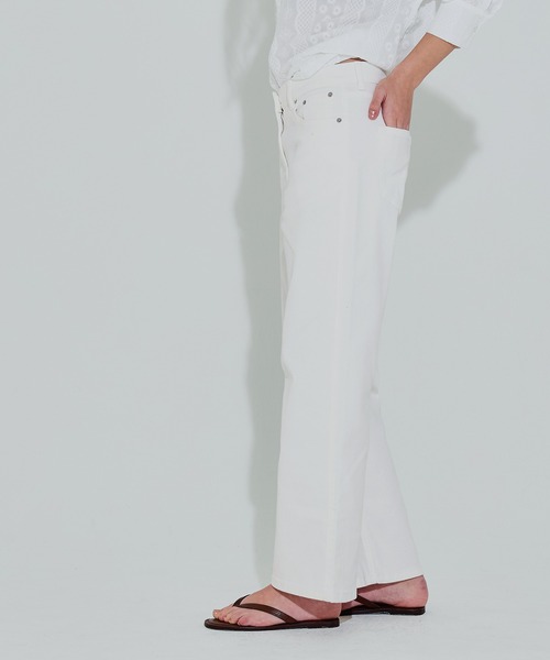 coca（coca）（コカ）の「ムーヴデニムストレートパンツ（デニムパンツ・レディース・ホワイト/ライトブルー・S/M/L）」の4枚目の写真