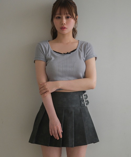 M DOLLY(エムドリー)の「leather pleats rai mini skirt/レザープリーツレイミニスカート(スカート・レディース・ブラウン/チャコールグレー・M/S)」の4枚目の写真