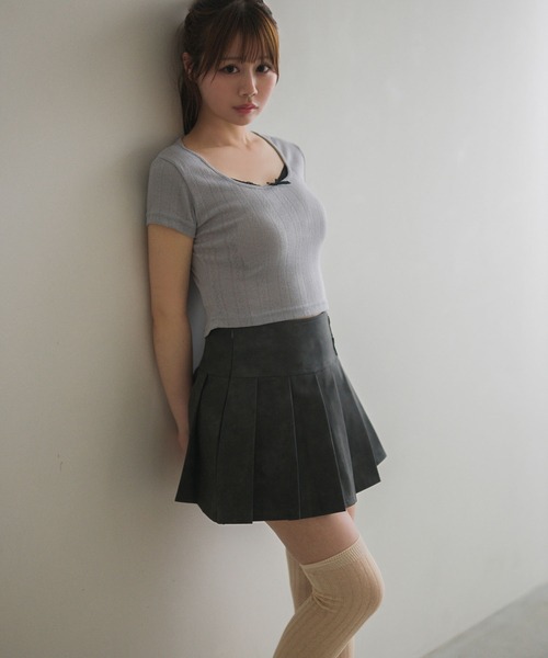 M DOLLY(エムドリー)の「leather pleats rai mini skirt/レザープリーツレイミニスカート(スカート・レディース・ブラウン/チャコールグレー・M/S)」の6枚目の写真