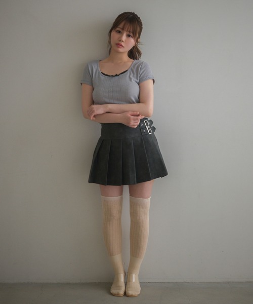 M DOLLY(エムドリー)の「leather pleats rai mini skirt/レザープリーツレイミニスカート(スカート・レディース・ブラウン/チャコールグレー・M/S)」の8枚目の写真