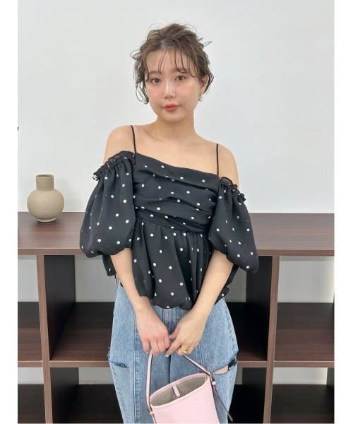 FRAY I.D（フレイアイディー）の「【WEB限定】オフショルパフスリーブブラウス／ウォッシャブル（シャツ/ブラウス・レディース・ブラック/ホワイト・F）」の4枚目の写真