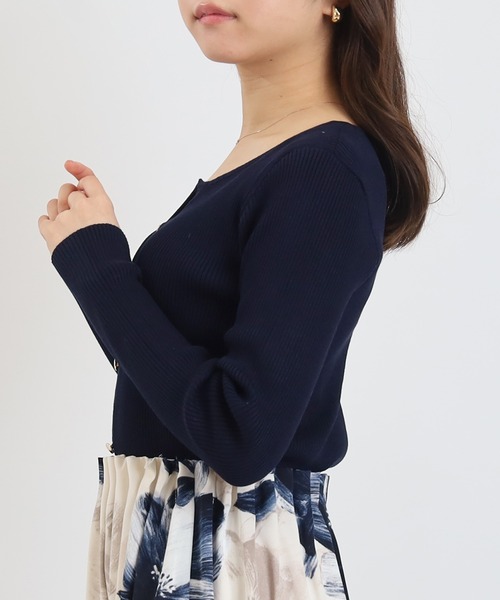 TRUDEA(トルディア)の「スリットネックリブニット(ニット/セーター・レディース・ホワイト×ブラック/ホワイト/ネイビー/ホワイト×ネイビー・LARGE/MEDIUM)」の10枚目の写真