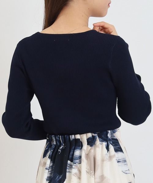 TRUDEA(トルディア)の「スリットネックリブニット(ニット/セーター・レディース・ホワイト×ブラック/ホワイト/ネイビー/ホワイト×ネイビー・LARGE/MEDIUM)」の11枚目の写真