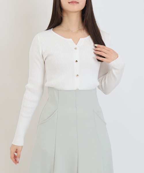 TRUDEA(トルディア)の「スリットネックリブニット(ニット/セーター・レディース・ホワイト×ブラック/ホワイト/ネイビー/ホワイト×ネイビー・LARGE/MEDIUM)」の17枚目の写真