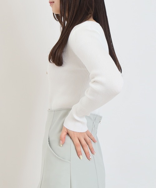 TRUDEA(トルディア)の「スリットネックリブニット(ニット/セーター・レディース・ホワイト×ブラック/ホワイト/ネイビー/ホワイト×ネイビー・LARGE/MEDIUM)」の18枚目の写真